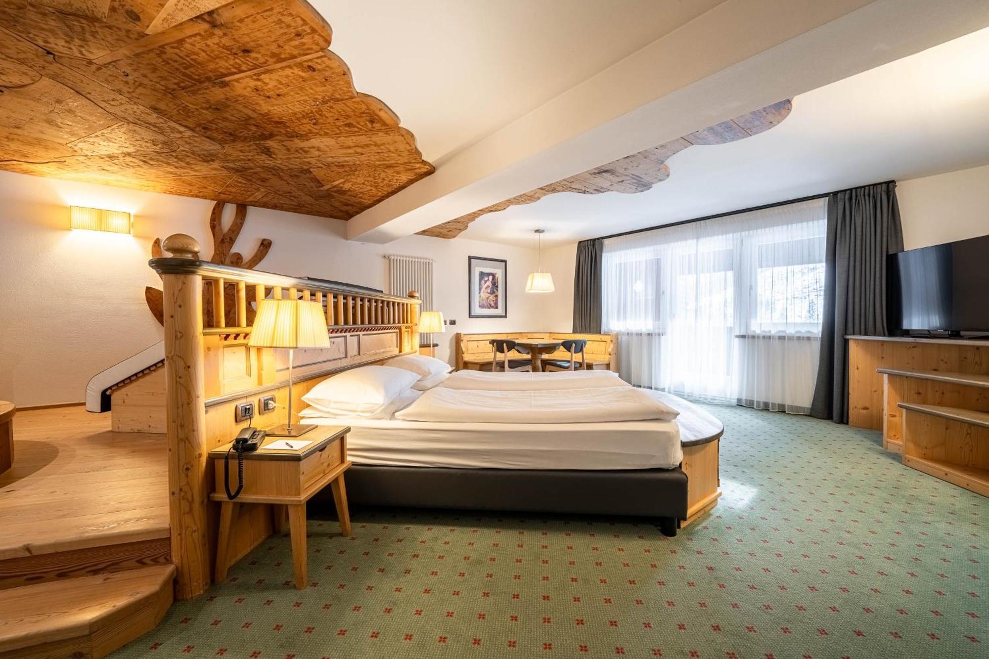 Croce Bianca Leisure & Spa Hotel Canazei Exterior photo